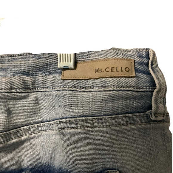 Cello Light Wash Blue Denim Jean Short SZ 20 Women Distresses Destroyed Summer - Picture 6 of 8